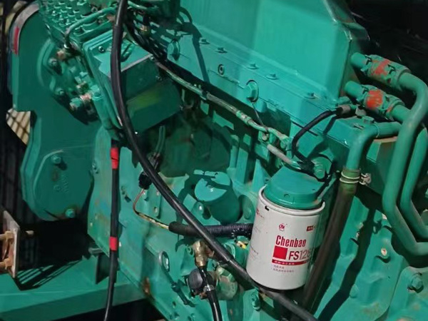 威宁如何确定新的发电机组控制系统是否与原系统兼容？